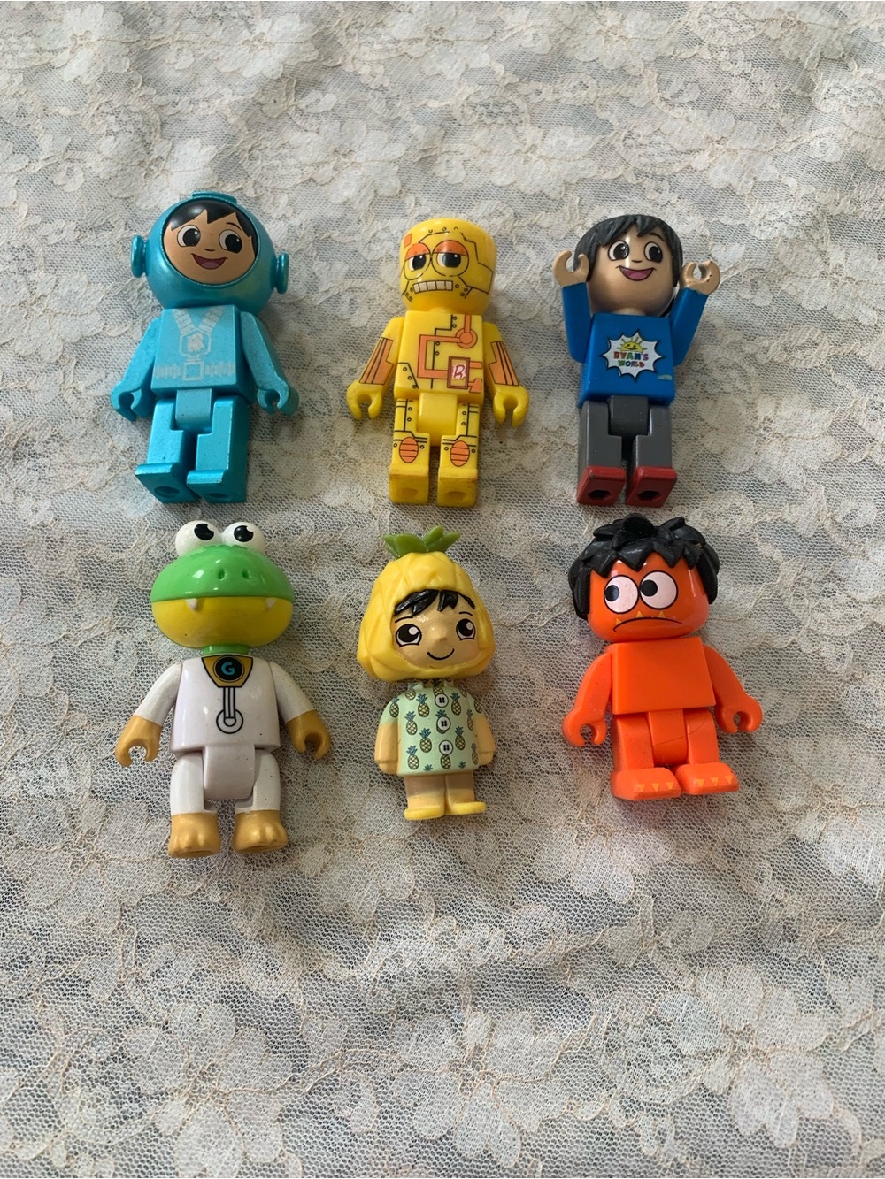 Ryan's World Mini Figures Lot of 6 Moe,Gus Gummy Gator,Robot Scuba Pineapple